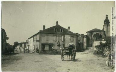 2 vues Le Gers. 379. Aignan : entrée de la ville : avenue de Vic-Fezensac. - Toulouse : maison Labouche frères, [entre 1900 et 1940]. - Photographie