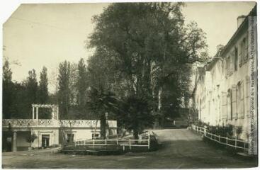 2 vues Barbotan-les-Thermes : Grand hôtel et terrasse des bains clairs. - Toulouse : maison Labouche frères, [entre 1900 et 1940]. - Photographie