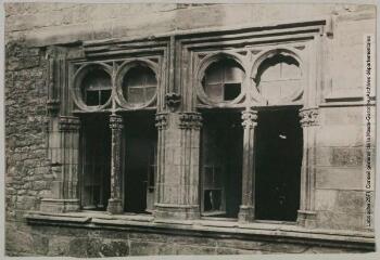 2 vues Lot. 368. Martel : fenêtres Renaissance / photographie Henri Jansou (1874-1966). - Toulouse : maison Labouche frères, [entre 1900 et 1940]. - Photographie