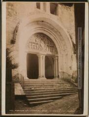 2 vues 2152. Carennac (Lot) : porche de l'église / photographie Amédée Trantoul (1837-1910). - Toulouse : maison Labouche frères, [entre 1900 et 1910]. - Photographie
