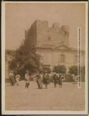 2 vues 2160. Capdenac-le-Haut : le donjon / photographie Amédée Trantoul (1837-1910). - Toulouse : maison Labouche frères, [entre 1900 et 1910]. - Photographie