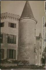 2 vues [Les tours du château]. - Toulouse : maison Labouche frères, [entre 1920 et 1950]. - Photographie