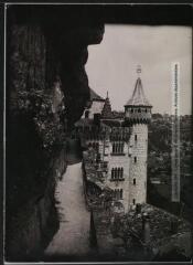 3 vues Le Lot. 10. Rocamadour : la grosse tour. En bas, route de Cahors. - Toulouse : éditions Pyrénées-Océan, Labouche frères, marque LF, [entre 1937 et 1950]. - Carte postale