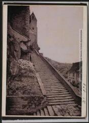 3 vues Le Lot. 11. Rocamadour : le grand escalier. - Toulouse : phototypie Labouche frères, [entre 1905 et 1925], tampon d'édition du 19 mars 1917. - Carte postale