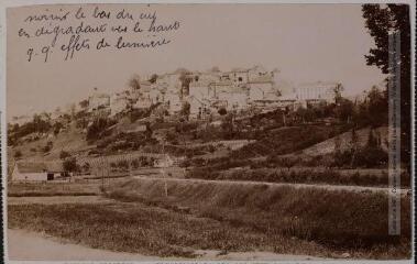 3 vues Le Lot. 164. Vallée du Lot. Calvignac (côté nord). - Toulouse : phototypie Labouche frères, [entre 1905 et 1925]. - Carte postale