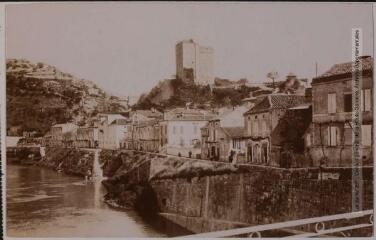 3 vues - Le Lot. 205. Luzech : les quais et le château. - Toulouse : phototypie Labouche frères, [entre 1905 et 1925]. - Carte postale (ouvre la visionneuse)