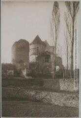 3 vues Le Lot. 333. Assier : le château : vue d'une aile. - Toulouse : phototypie Labouche frères, [entre 1905 et 1925]. - Carte postale