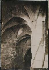 3 vues Le Lot. 334. Assier : l'escalier du château. - Toulouse : phototypie Labouche frères, [entre 1905 et 1925]. - Carte postale