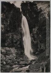 3 vues Le Lot. 393. Autoire : la cascade de 30 mètres dans le cirque / [photographie Henri Jansou (1874-1966)]. - Toulouse : phototypie Labouche frères, [entre 1905 et 1925]. - Carte postale