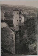 3 vues Le Lot. 400. Autoire : tour féodale d'une vieille maison / [photographie Henri Jansou (1874-1966)]. - Toulouse : phototypie Labouche frères, [entre 1905 et 1925]. - Carte postale