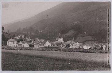 2 vues Basses-Pyrénées. 601. Vallée d'Aspe. Accous : vue de la route d'Urdos. - Toulouse : maison Labouche frères, [entre 1900 et 1940]. - Photographie
