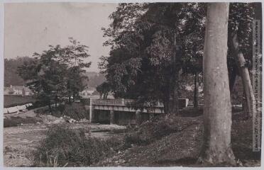 2 vues Basses-Pyrénées. 661. Arette près Aramits : le pont. - Toulouse : maison Labouche frères, [entre 1900 et 1940]. - Photographie