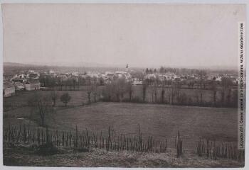 2 vues Basses-Pyrénées. 709. Artix : vue générale. - Toulouse : maison Labouche frères, [entre 1900 et 1940]. - Photographie