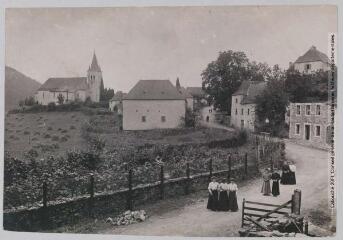 2 vues Basses-Pyrénées. Barcus près Oloron : entrée du village. - Toulouse : maison Labouche frères, [entre 1900 et 1940]. - Photographie