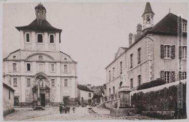 2 vues Basses Pyrénées. 599. Vallée d'Aspe. Accous : la mairie. - Toulouse : maison Labouche frères, [entre 1900 et 1940]. - Photographie