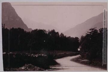 3 vues Les Basses-Pyrénées. 278. Vallée d'Ossau : le pic du Midi d'Ossau de Louvie-Juzon. - Toulouse : phototypie Labouche frères, [entre 1905 et 1937]. - Carte postale