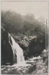 3 vues Les Basses-Pyrénées. 824. Vallée d'Aspe : environs de Bedous : la cascade d'Aydius. - Toulouse : phototypie Labouche frères, [entre 1905 et 1937]. - Carte postale
