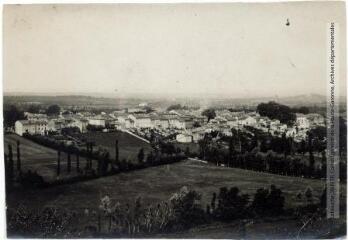 2 vues La Montagne Noire. 331. Dourgne : vue générale de l'Est. - Toulouse : maison Labouche frères, [entre 1900 et 1940]. - Photographie