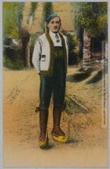 3 vues Les Vieux Costumes Pyrénéens. 15. Type de Bethmalais (Ariège). X.O. 1352. - Toulouse : photochromo Labouche frères, marque LF, [entre 1939 et 1945]. - Carte postale