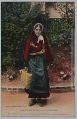 3 vues Les Vieux Costumes Pyrénéens. 16. Jeune fille de la vallée de Barèges (Hautes-Pyrénées). - Toulouse : phototypie Labouche frères, [entre 1918 et 1937]. - Carte postale