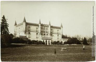 4 vues Banlieue de Toulouse. 42. Château de Launaguet. - Toulouse : phototypie Labouche frères, marque LF au verso, [1911], tampon d'édition du 1er août 1917. - Carte postale