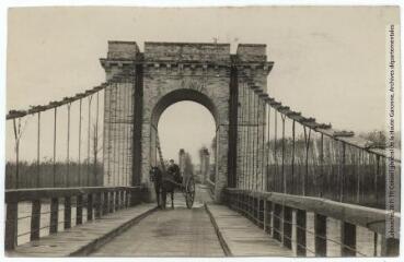 3 vues La Haute-Garonne. 1033. Ondes : le pont sur la Garonne. - Toulouse : phototypie Labouche frères, marque LF au verso, [1911]. - Carte postale