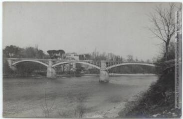3 vues La Haute-Garonne. 1715. Mauzac, près Noé : le pont sur la Garonne. TW 17408. - Toulouse : phototypie Labouche frères, [entre 1939 et 1945]. - Carte postale