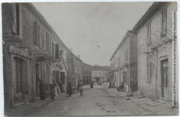 4 vues La Haute-Garonne. 1776. Cassagnabère : rue de la poste. - Toulouse : phototypie Labouche frères, marque LF au verso, [1930]. - Carte postale