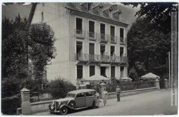 4 vues Select-Hotel (la Villa Modeste) : A. Loubens, propriétaire, Luchon. - Toulouse : éditions Pyrénées-Océan, Labouche frères, marque LF, [entre 1937 et 1950]. - Carte postale