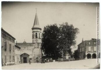 3 vues La Montagne Noire. 294. Dourgne (Tarn) : place de l'Eglise. - Toulouse : phototypie Labouche frères, marque LF au verso, [entre 1909 et 1937], tampon d'édition du 19 mai 1918. - Carte postale