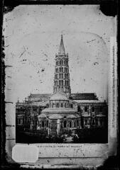 2 vues [Toulouse : basilique Saint-Sernin pendant des travaux]. - [avant 1900]. - Photographies