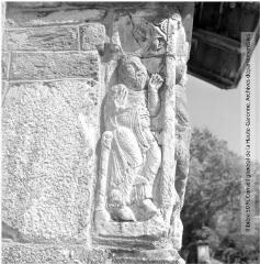 1 vue Saint-Aventin : église Saint-Aventin : sculpture d'Isaïe le Prophète (supposé) / Jean Ribière photogr. - [entre 1950 et 1970]. - Photographie
