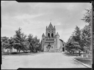 1 vue [Pibrac : l'ancienne église Sainte-Germaine]. - Toulouse : maison Labouche frères, [entre 1940 et 1960]. - Photographie