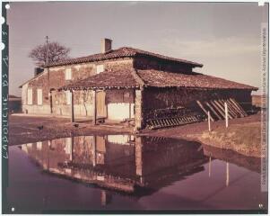 1 vue [Pibrac : maison paternelle de Sainte-Germaine]. - Toulouse : maison Labouche frères, [après 1950]. - Photographie