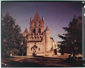 2 vues [Pibrac : l'ancienne église Sainte-Germaine]. - Toulouse : maison Labouche frères, [après 1950]. - Photographie