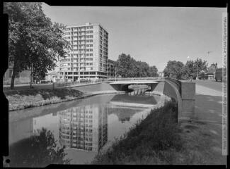 1 vue [Toulouse : le canal du Midi et le pont Riquet]. - Toulouse : maison Labouche frères, [entre 1950 et 1970]. - Photographie