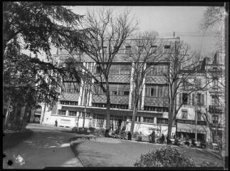 1 vue [Toulouse : le nouvel Hôtel des postes]. - Toulouse : maison Labouche frères, [entre 1950 et 1970]. - Photographie
