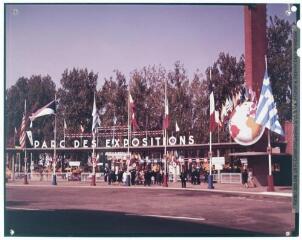 1 vue E 048. [Toulouse : entrée du parc des expositions 1926-1967]. - Toulouse : maison Labouche frères, [1967]. - Photographie