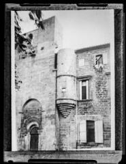 5 vues Loupian (Hérault) : le château datant du XIVe siècle. - Toulouse : éditions Pyrénées-Océan, Labouche frères, [entre 1937 et 1950]. - Carte postale