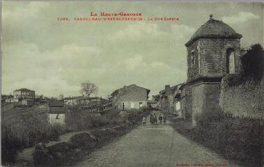 1 vue La Haute-Garonne. 1068. Castelnau d'Estretefonds : la rue Capech. - Toulouse : Labouche frères, marque LF au verso, [entre 1905 et 1930]. - Carte postale